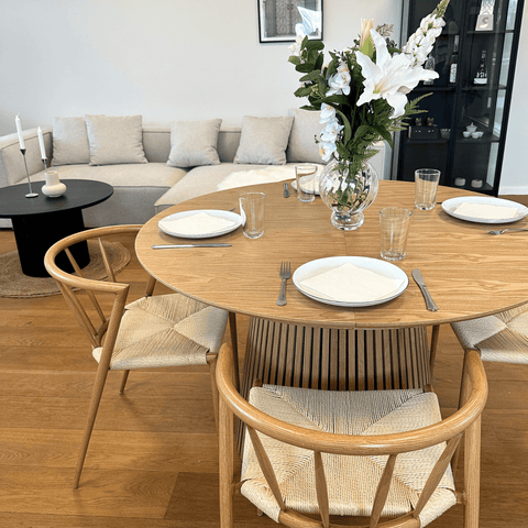 Bella chaise de salle à manger – Aspect chêne avec assise tressée